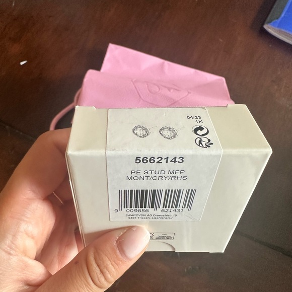 swarovski pendant and earring set! Never opened. - Picture 3 of 3